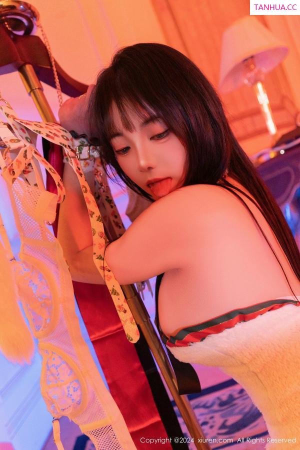   [XiuRen]高清写真图 2024.12.23 No.9638 软情 丝袜美臀第17张图片